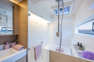 Thumbnail LAGOON 38 INTERIOR (5)